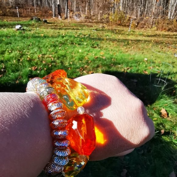 Pair of Plastic Stretch Bracelets - Picture 6 of 12